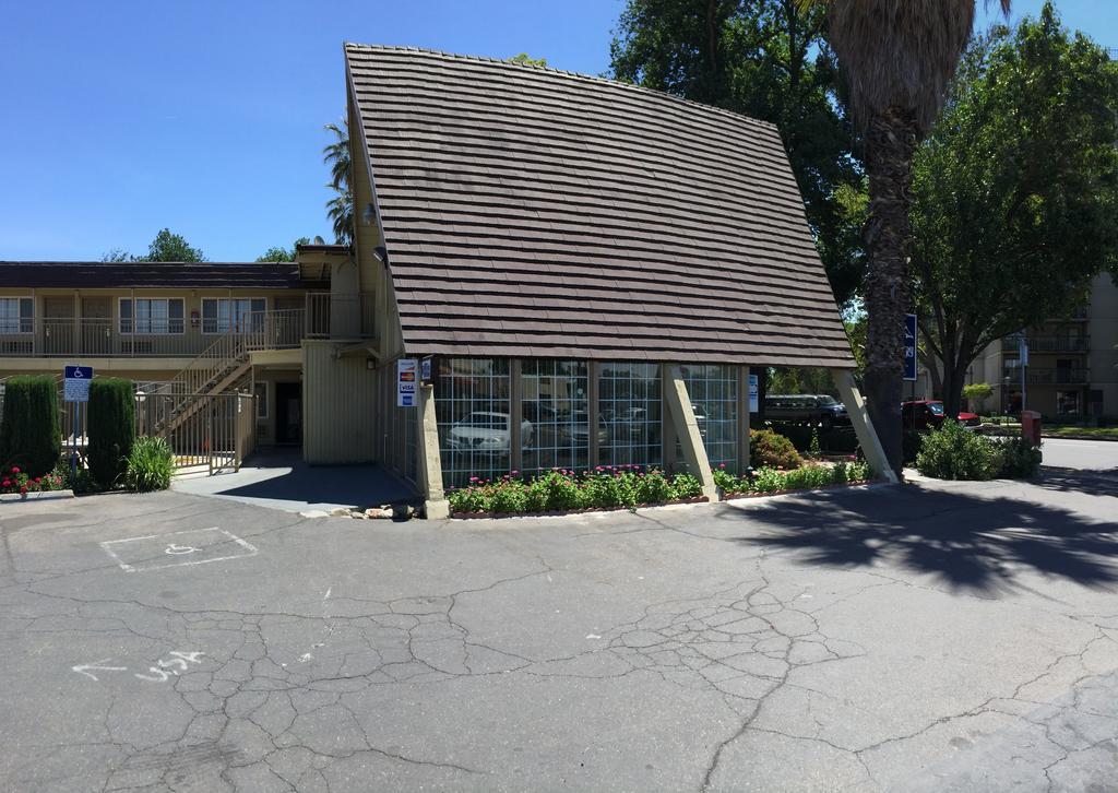 Discovery Inn Modesto Exterior photo