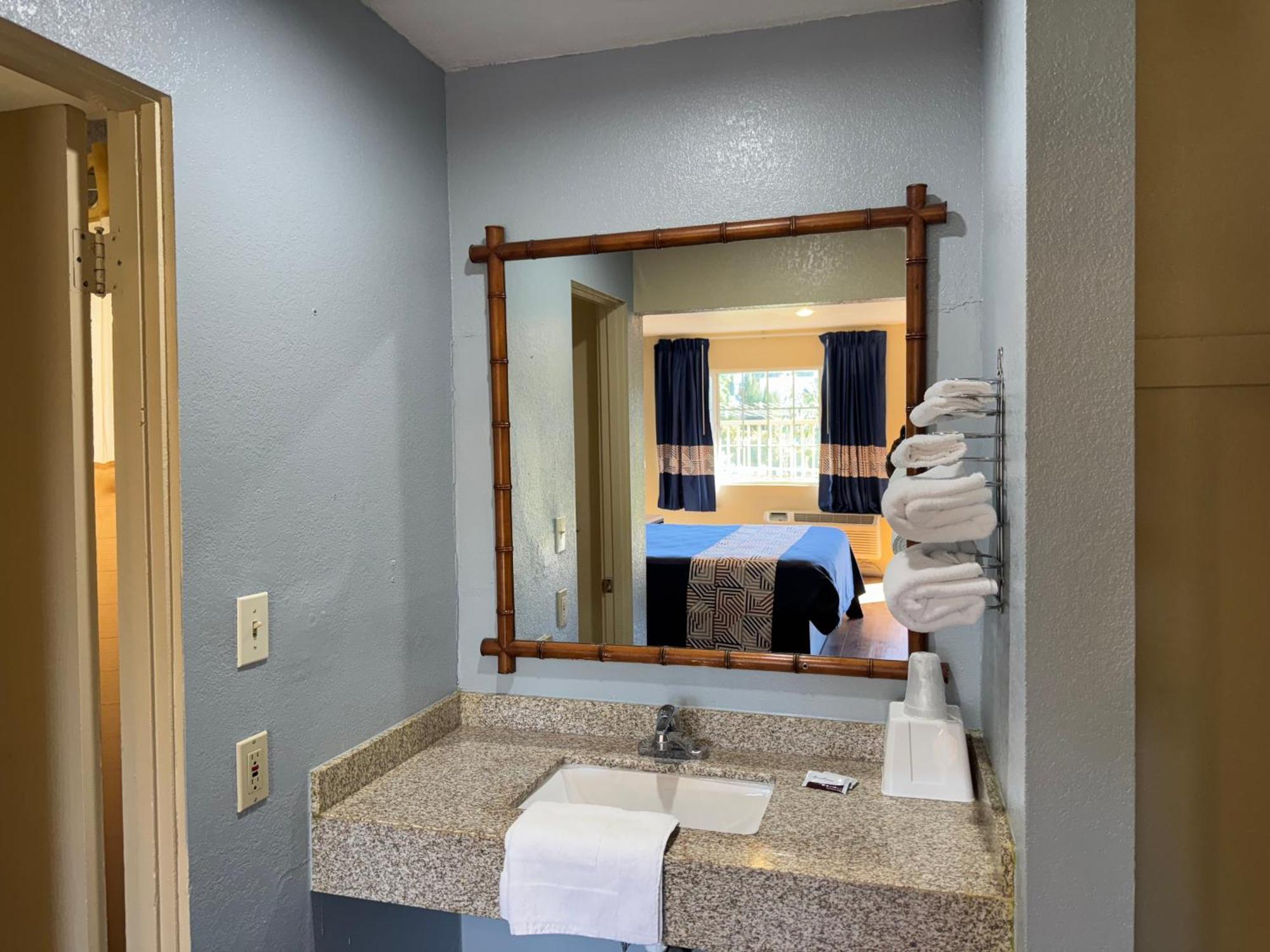 Discovery Inn Modesto Room photo